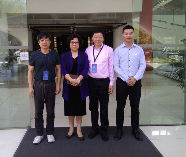 ������ľ����ҵЭ�����鳤�����᳤�߽��㶫